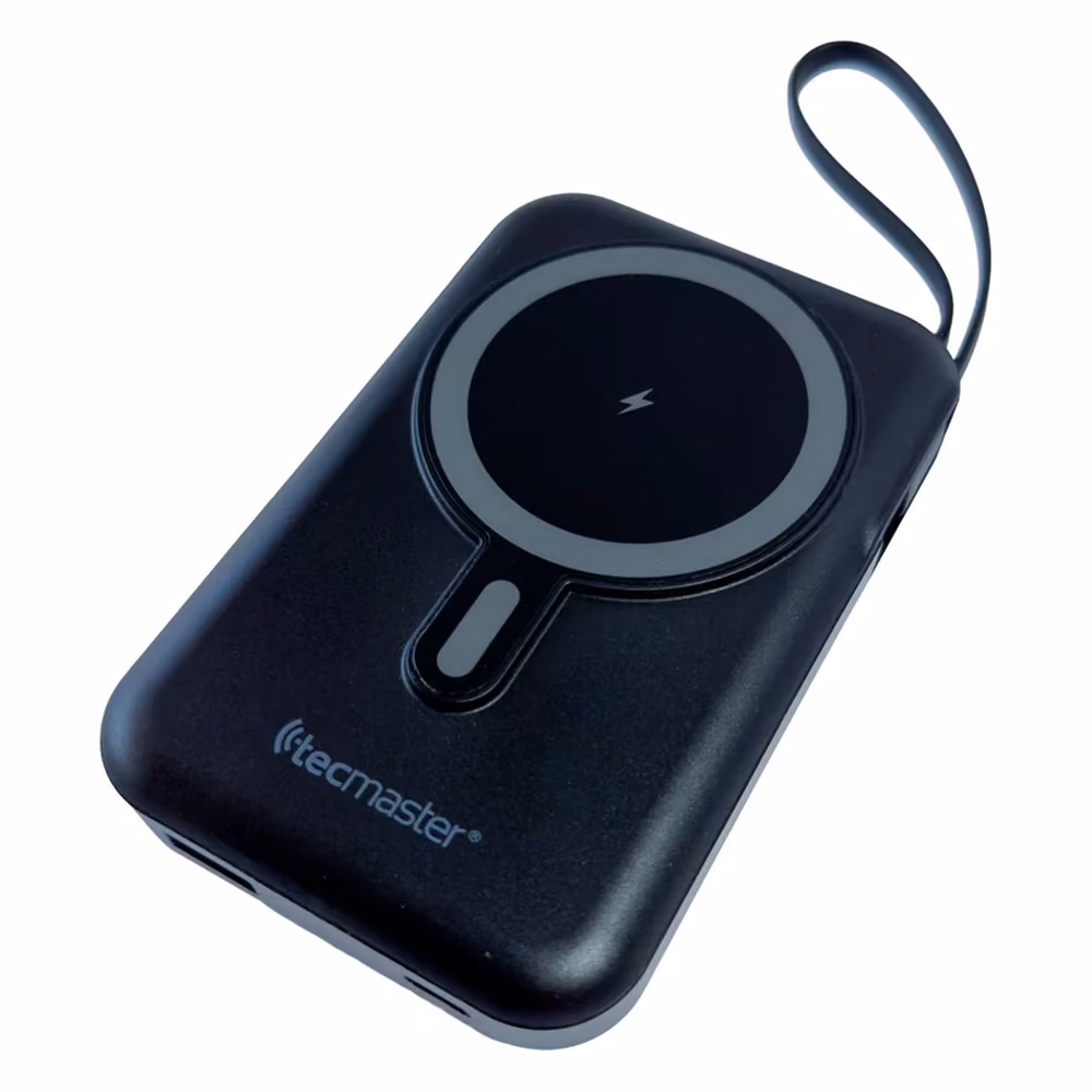 Batería Externa Compatible MagSafe Tecmaster TM-200568 negra, vista frontal con el círculo de carga inalámbrica