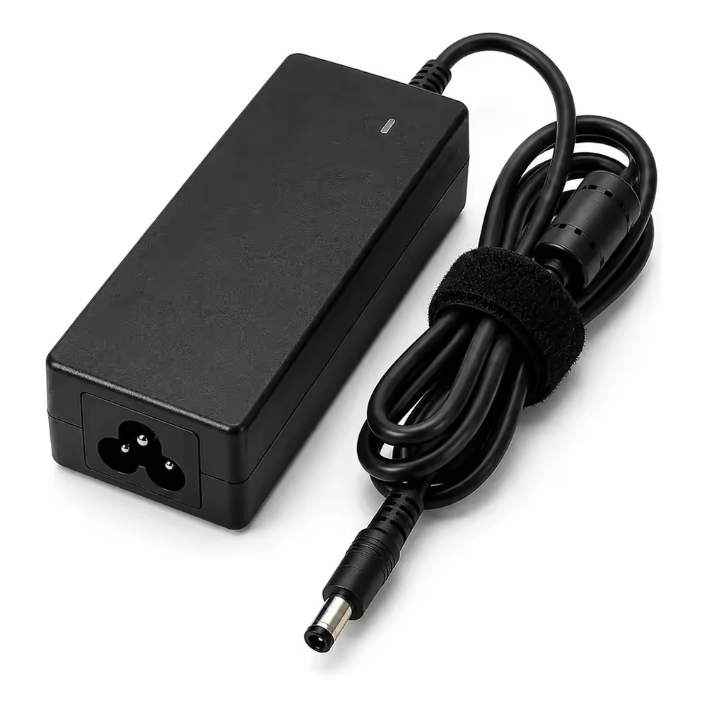 Cargador Dell 19.5V 3.34A mostrando el conector de entrada AC