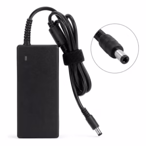 Cargador para notebook Dell 19.5V 3.34A con detalle de la punta fina 4.5x3.0mm