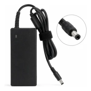 Cargador para notebook Dell 19.5V 3.34A con detalle de la punta fina 4.5x3.0mm